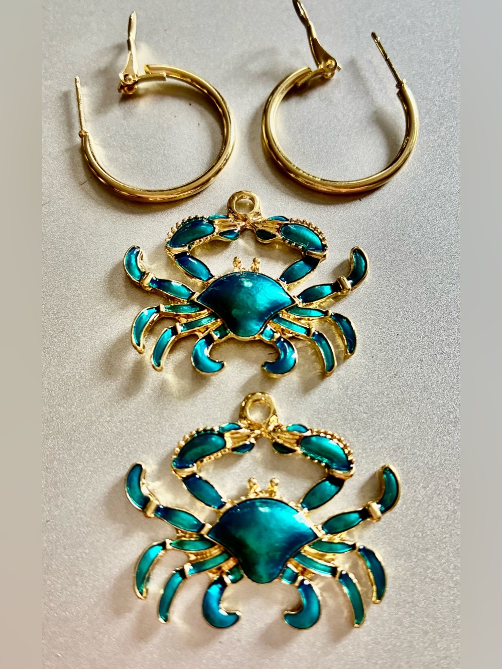 🦀 3 in 1 Gold-Tone Teal Crab Hoop Earrings